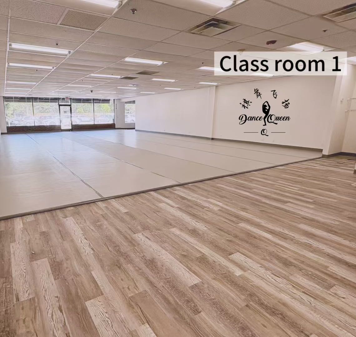 Dance Queen Q Studio Classroom