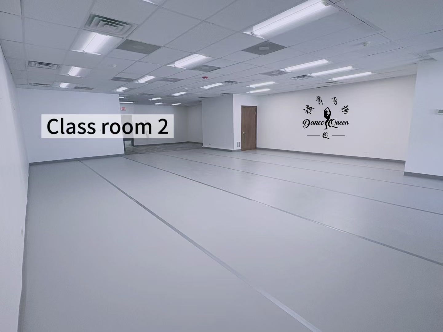 Dance Queen Q Studio Classroom